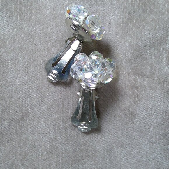 1950s 60s Aroura Borealis Beaded Clip on Earrings iridescent - Picture 2 of 4